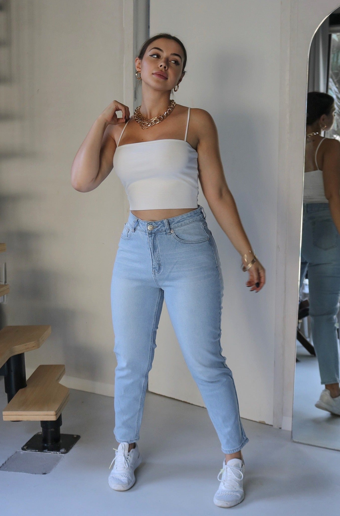 Boyfriend Denim Jeans in Light Wash. Scarlette The Label, an online fashion boutique for women.